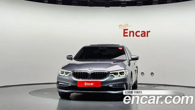 BMW 5-Series 2018 thumb 3