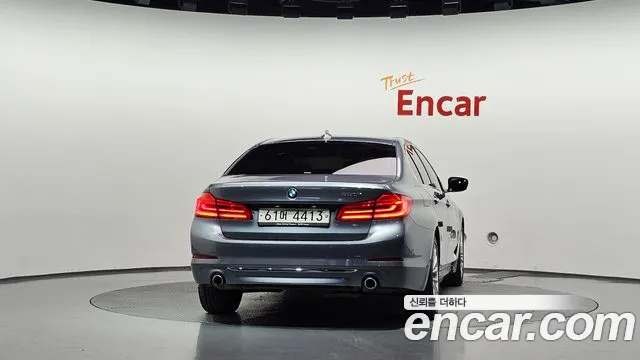 BMW 5-Series 2018 thumb 4