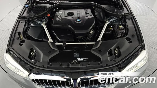 BMW 5-Series 2018 thumb 6