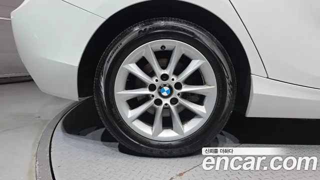 BMW 1-Series 2013 thumb 5