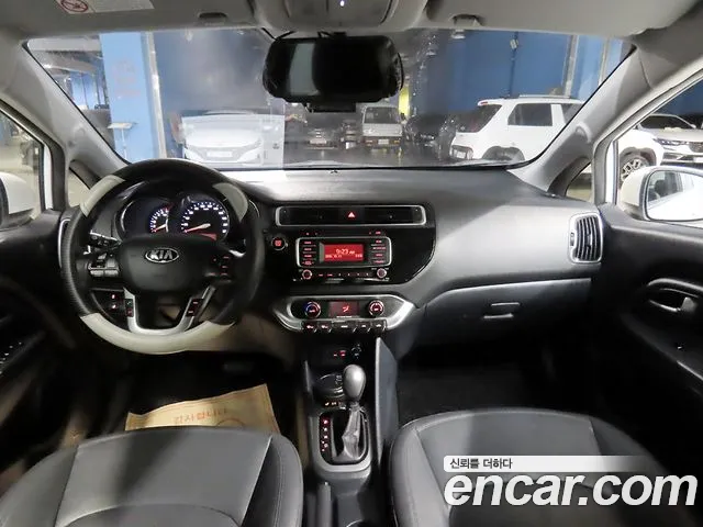 Kia Pride 2015 thumb 7