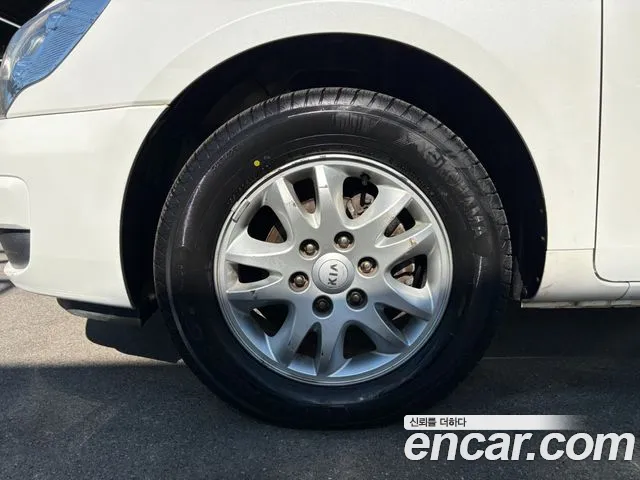 Kia Carnival 2013 thumb 5