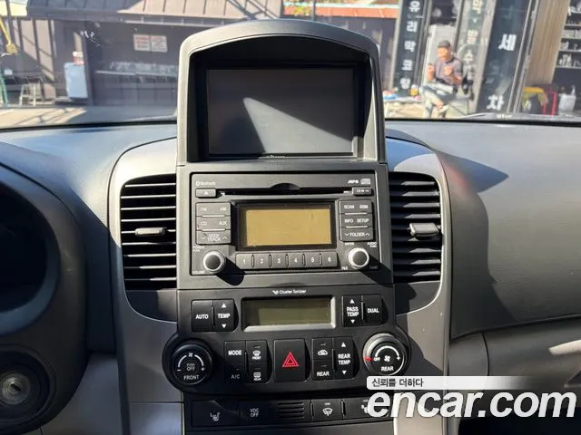 Kia Carnival 2013 thumb 9