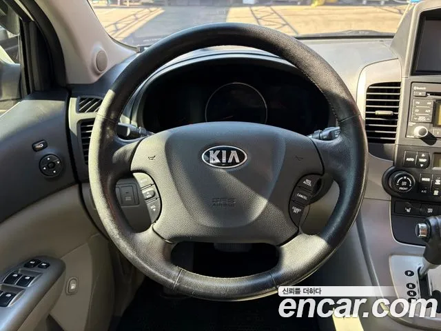 Kia Carnival 2013 thumb 10