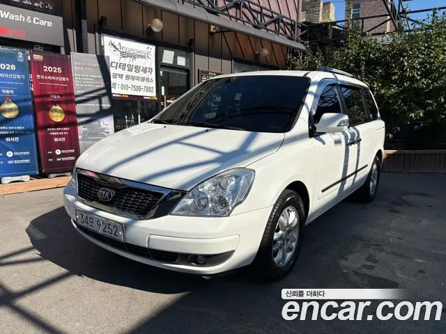 Kia Carnival 2013 thumb 12