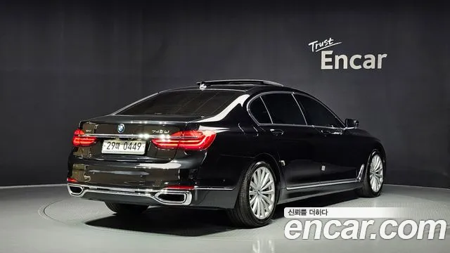 BMW 7-Series 2016 thumb 2