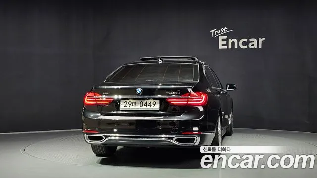 BMW 7-Series 2016 thumb 4
