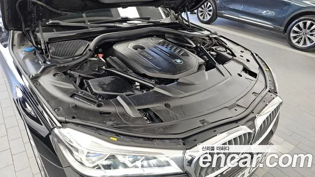 BMW 7-Series 2016 thumb 6