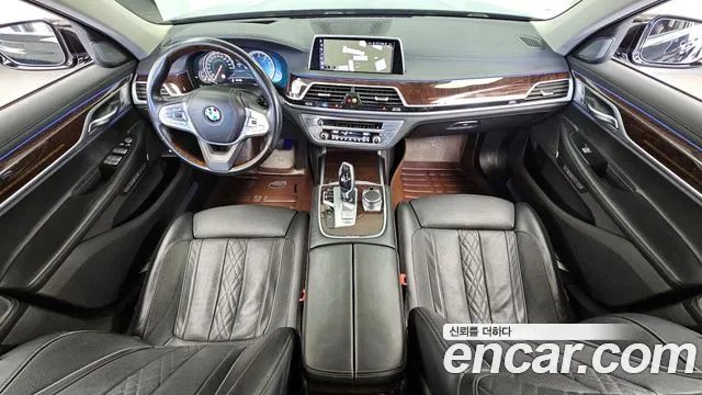 BMW 7-Series 2016 thumb 7