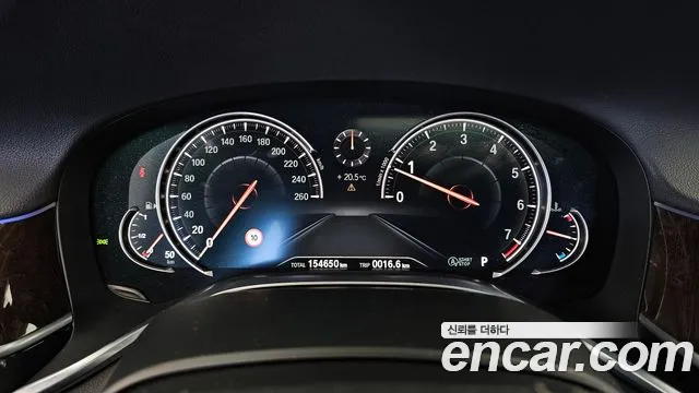BMW 7-Series 2016 thumb 8