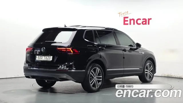 Volkswagen Tiguan 2018 thumb 2