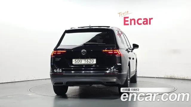 Volkswagen Tiguan 2018 thumb 4