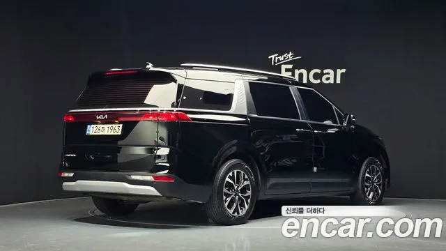 Kia Carnival 2021 thumb 2