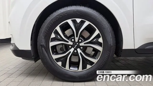 Kia Carnival 2023 thumb 4