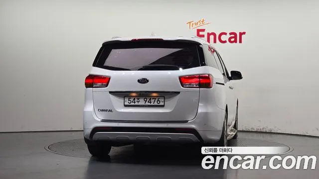 Kia Carnival 2015 thumb 4