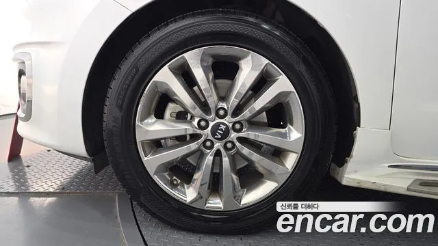 Kia Carnival 2015 thumb 5