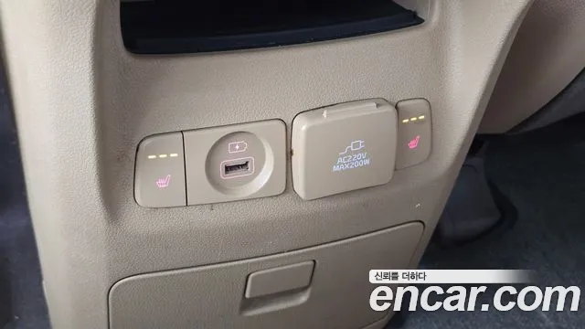 Kia Carnival 2015 thumb 12