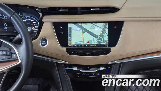 Cadillac XT5 2017 thumb 12
