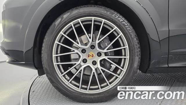 Porsche Cayenne 2023 thumb 5