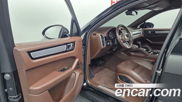 Porsche Cayenne 2023 thumb 10
