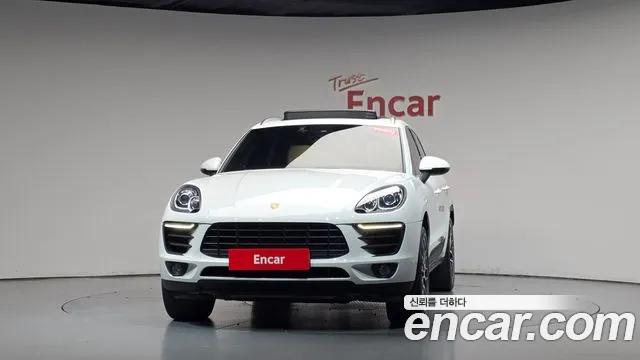 Porsche Macan 2016 thumb 2