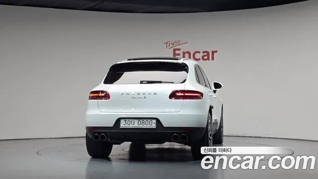 Porsche Macan 2016 thumb 3