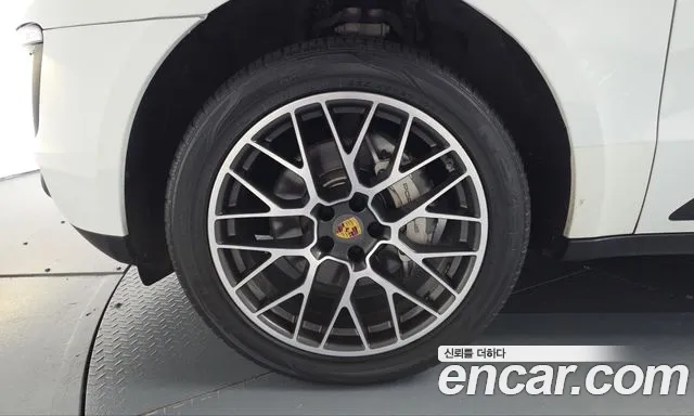 Porsche Macan 2016 thumb 4