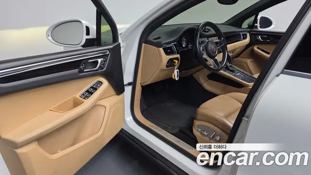 Porsche Macan 2016 thumb 9