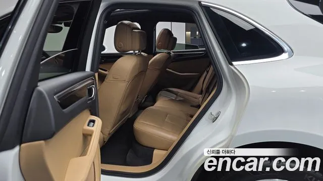 Porsche Macan 2016 thumb 10