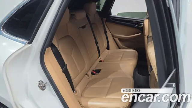 Porsche Macan 2016 thumb 11