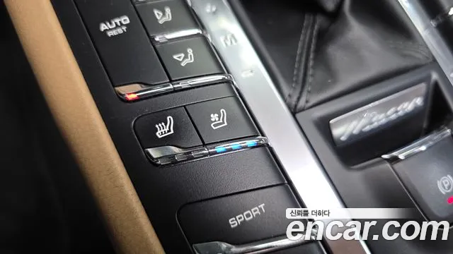 Porsche Macan 2016 thumb 12