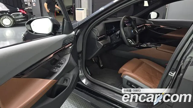 BMW i5 2023 thumb 10