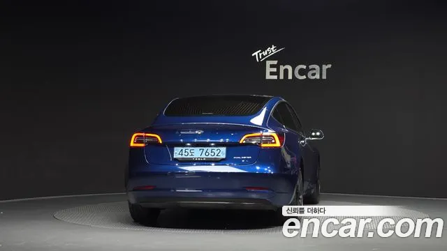 Tesla Model 3 2020 thumb 4