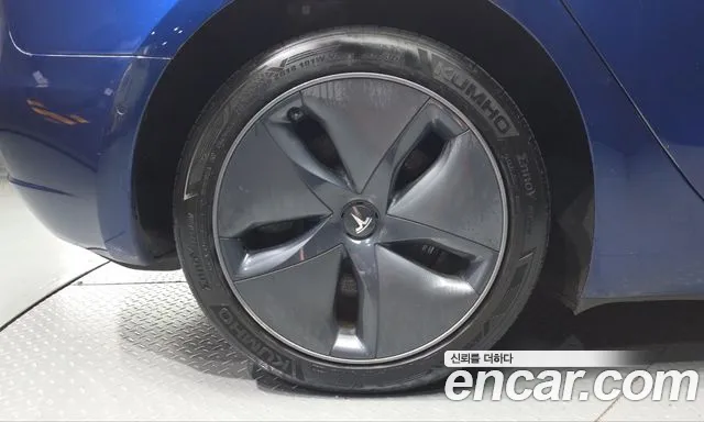 Tesla Model 3 2020 thumb 5