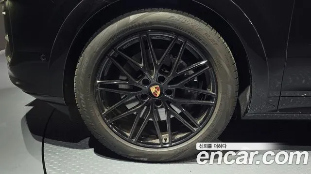 Porsche Cayenne 2025 thumb 5