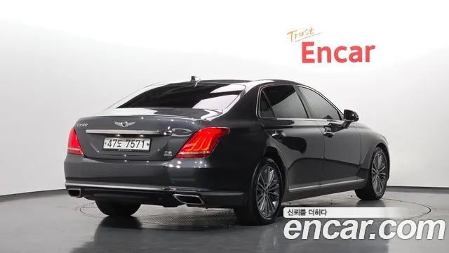 Genesis G90 2018 thumb 2