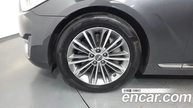 Genesis G90 2018 thumb 5