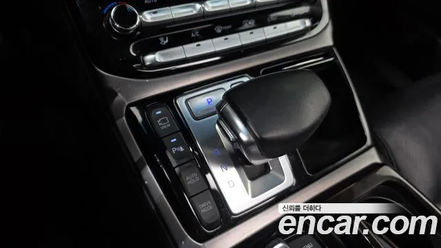 Genesis G90 2018 thumb 9