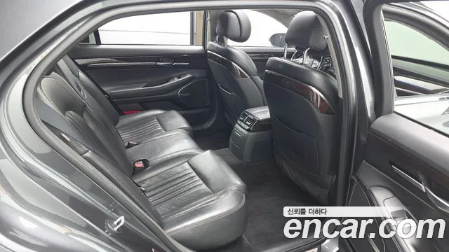 Genesis G90 2018 thumb 12