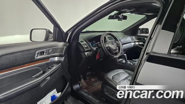 Ford Explorer 2018 thumb 10