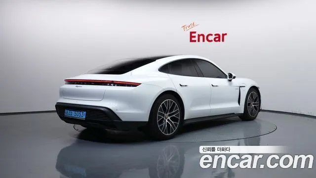 Porsche Taycan 2022 thumb 2