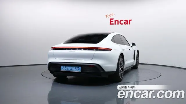 Porsche Taycan 2022 thumb 4