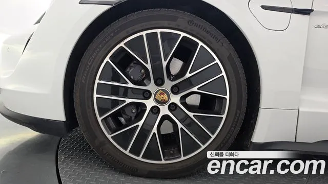 Porsche Taycan 2022 thumb 5