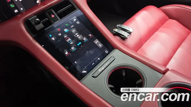 Porsche Taycan 2022 thumb 9