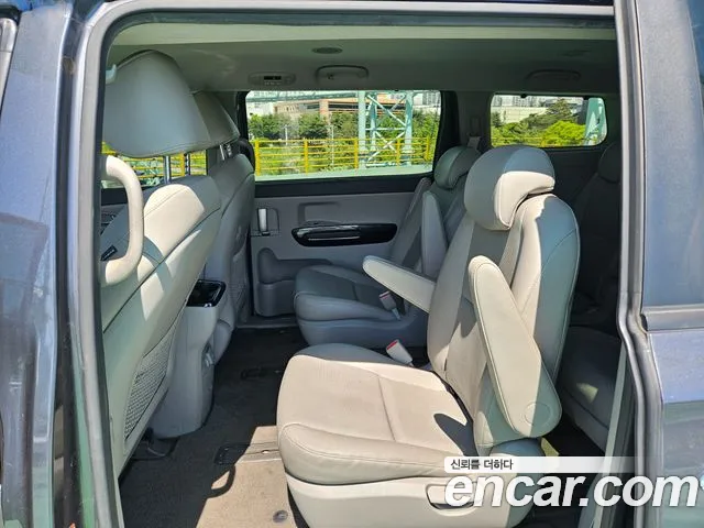 Kia Carnival 2016 thumb 7