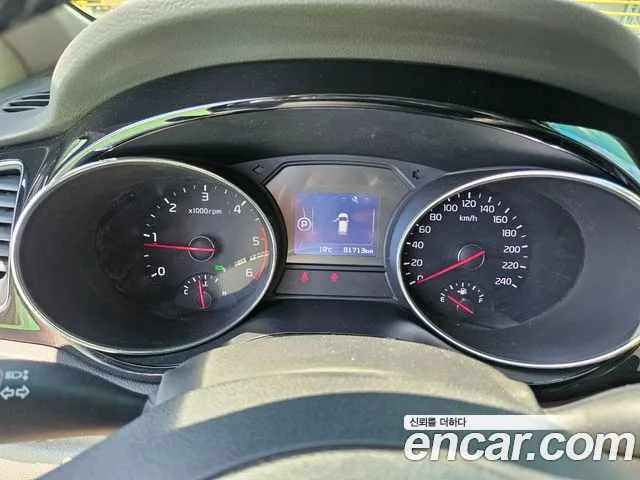 Kia Carnival 2016 thumb 8