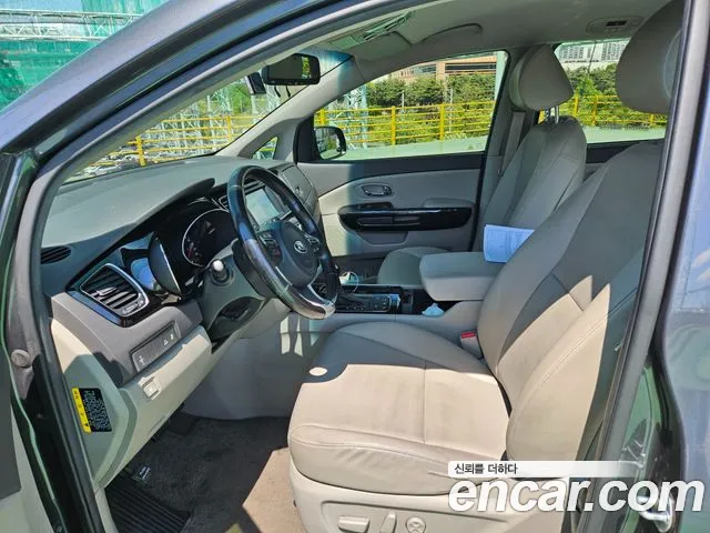 Kia Carnival 2016 thumb 10