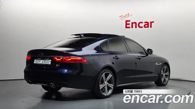 Jaguar XF 2017 thumb 2