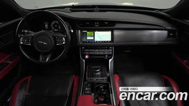 Jaguar XF 2017 thumb 7