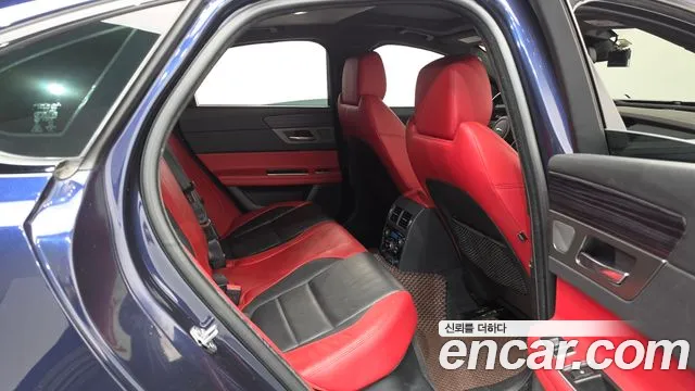 Jaguar XF 2017 thumb 12